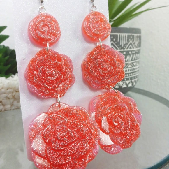 Glitter rose long dangle resin earrings - Picture 4 of 8